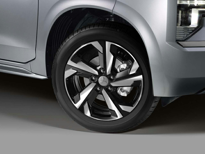 new xpander facelift 17inch alloy wheel